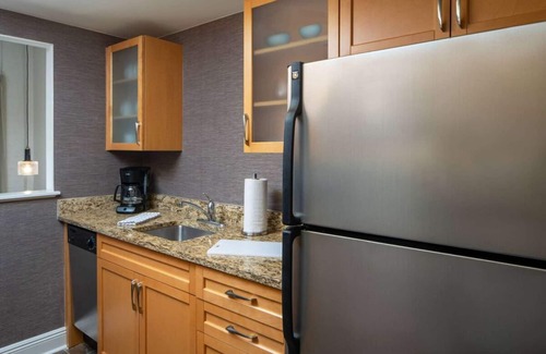 Arts/Warehouse District Resort | You Found it! Contemporary 2BR Suite with Breakfast, Outdoor Pool, Pet-friendly!