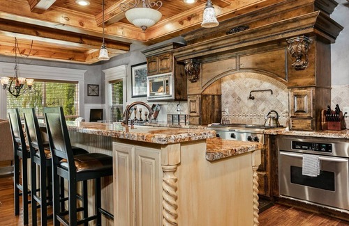 Ada County House | You won`t run out of space at this place!