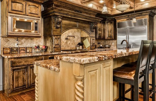 Ada County House | You won`t run out of space at this place!