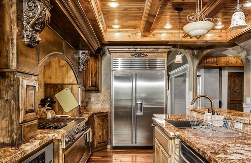 Ada County House | You won`t run out of space at this place!