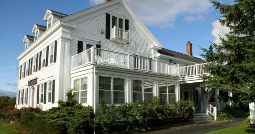 Camden Bed & Breakfast | Youngtown Inn