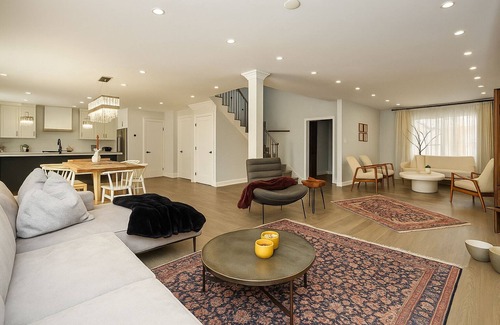 Aurora House | Your Dream Stay– Luxury Duplex 3BR Detached House in Prime Location