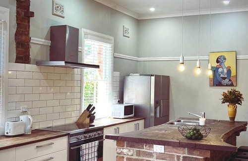 Dubbo House | Your home away from home, in a quiet street in central Dubbo!