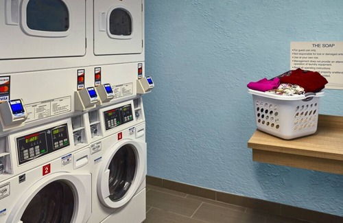 Dublin House | Your Home Away From Home! 3 Pet-friendly Units, Kitchenette, Free Parking, Pool