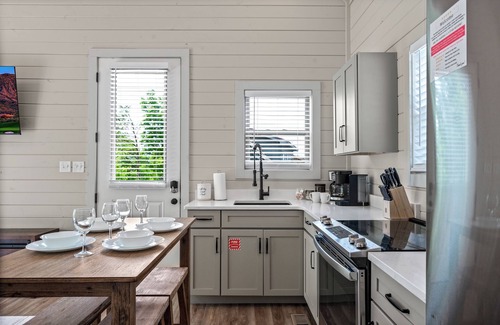 Sevierville Cabin | Your Lake Escape! Pet-Friendly Cabin with Game Loft