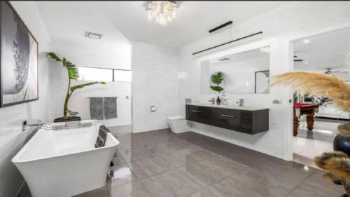 Lake Wangary House | Your Luxury Getaway In The Heart Of Coffin Bay