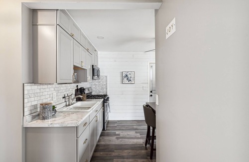 Taylor House | Your Metro Detroit Home Base!