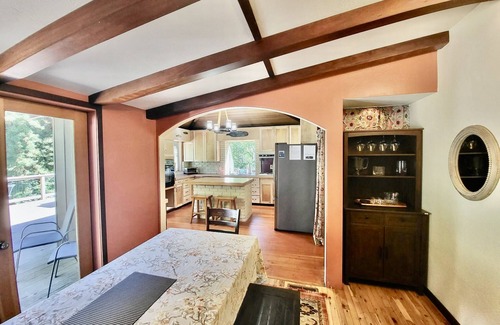 Trinidad House | 🌲🩴 Your own lodge in town yet private & spacious with game room & hot tub - Trail to Beach