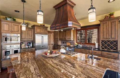 Pray House | Your own private Mountain Lodge - Rugged Montana Views With Year Round Access