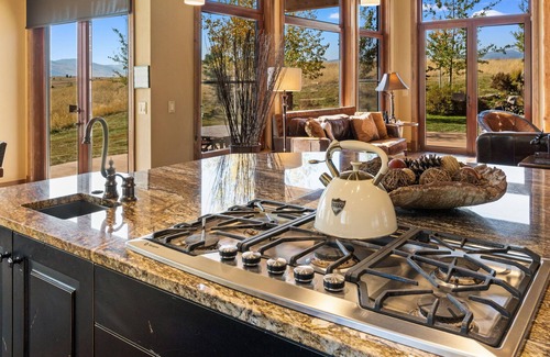 Pray House | Your own private Mountain Lodge - Rugged Montana Views With Year Round Access