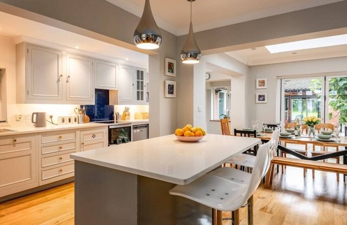 Arbury Apartment | Your Own Private Pool House - Cambridge - Sleeps 9