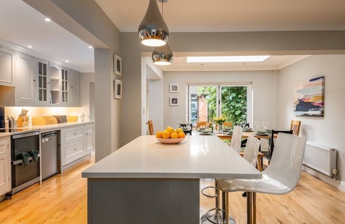 Arbury Apartment | Your Own Private Pool House - Cambridge - Sleeps 9