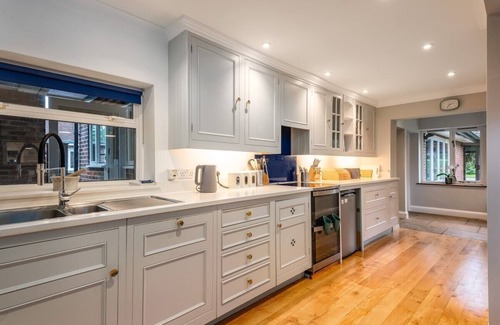 Arbury Apartment | Your Own Private Pool House - Cambridge - Sleeps 9