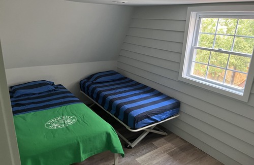 Caine Woods House | Your Own Stonegate Cottage— North OC—4 blocks to the Beach