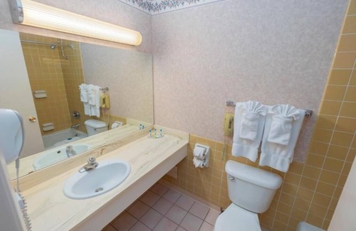 Raisin Hotel | Your Perfect Stay Near Forestiere Gardens & Fresno Airport