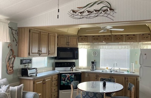 Braden River House | Your Resort-Style Oasis! Pool, Spa & Gym - 12 Miles to Siesta Key!