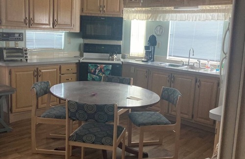 Braden River House | Your Resort-Style Oasis! Pool, Spa & Gym - 12 Miles to Siesta Key!