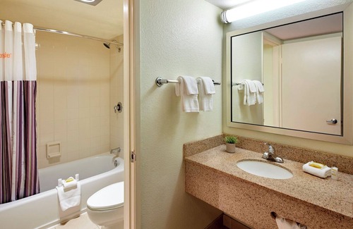 Mission Valley Hotel | Your San Diego Sanctuary: Room with Pool - Close to San Diego Zoo