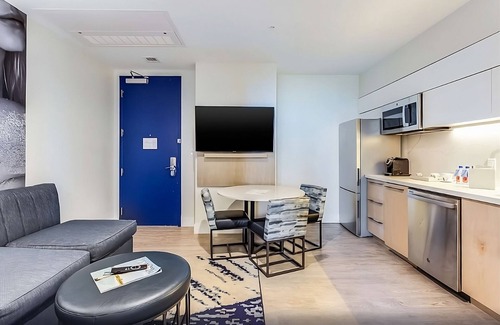 Ojus Hotel | Your Slice of Paradise! Pets Allowed, Kitchenette, Rooftop Swimming Pool!