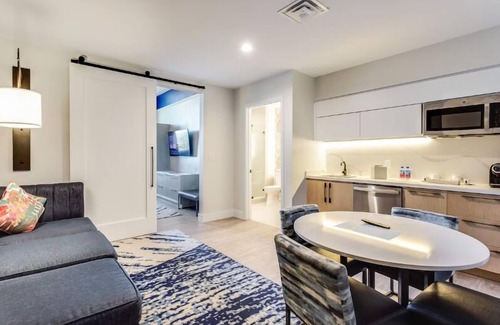 Ojus Hotel | Your Slice of Paradise! Pets Allowed, Kitchenette, Rooftop Swimming Pool!