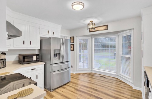 North Charleston House | Your Storybook Hideaway- GAME ROOM- 10 MINS FROM AIRPORT