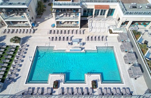 East Daytona Hotel | Your Tranquil Oasis! 4 City View Units, Beachfront Property w/Outdoor Pool