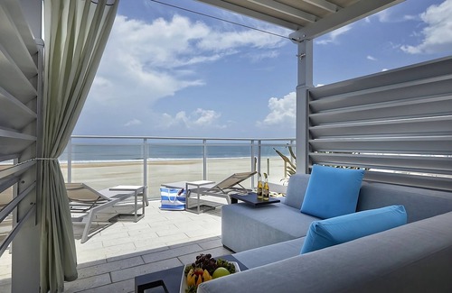 East Daytona Hotel | Your Tranquil Oasis! 4 City View Units, Beachfront Property w/Outdoor Pool