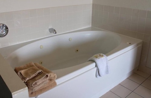 Mount Vernon House | You’re Home Away From Home! Stay Minutes from College Avenue Historic District