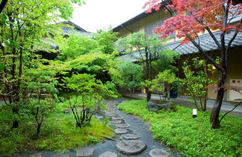 Yufuin Onsen Hotel | Yufuin Santoukan