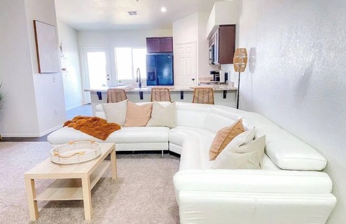 Yuma House | Yuma Boho/Airy 3 bedroom home with free parking