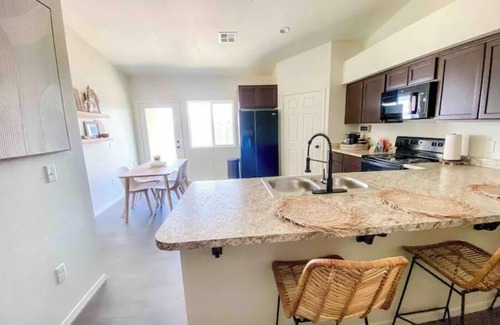 Yuma House | Yuma Boho/Airy 3 bedroom home with free parking