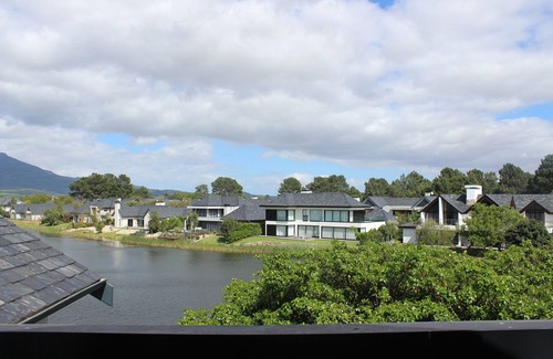 Cape Winelands House | Pearl Valley Golf Lodge - loadshedding free