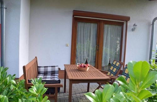 Neuendorf Apartment | Zeesenboot holiday flat with furnished terrace