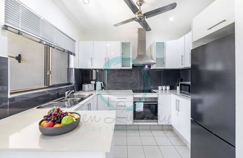 Brinkin Apartment | Zen by the Coast: 2-BR Cozy Retreat Near Uni/Shops