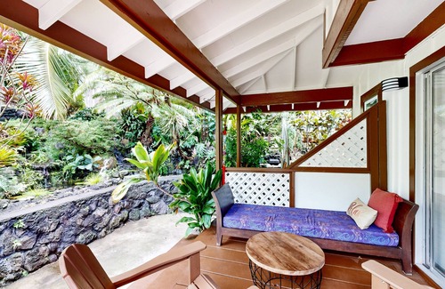 Hawaii Kai House | Zen home with fast WiFi, washer/dryer, koi pond & large lanai