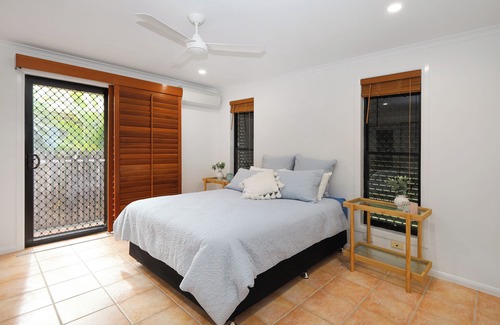 Grasstree Beach House | Zen on Zelma - A stone's throw to the beach