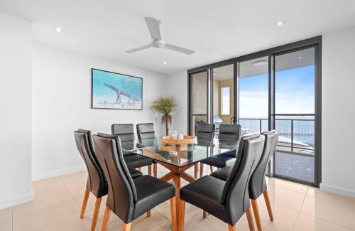 Darwin City Centre Apartment | ZenLux 4BR Waterfront Penthouse Pad 270 Panoroma