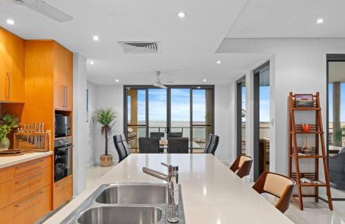 Darwin City Centre Apartment | ZenLux 4BR Waterfront Penthouse Pad 270 Panoroma