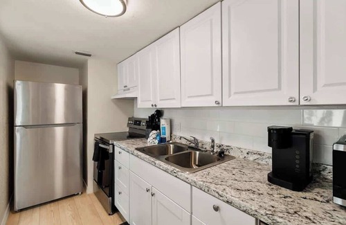 Downtown Zephyrhills House | Zephyrhills Comfort Duplex | 2 bed 2 Bath 🛋️