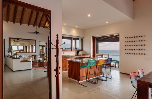 Ixtapa - Zihuatanejo Villa | Zihua Penthouse Beachfront + Sleeps 8