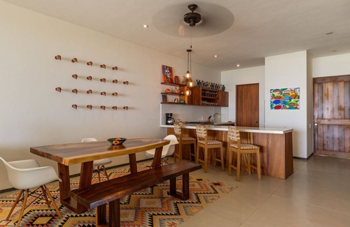 Dario Galeana Villa | Zihuatanejo 3BR Stylish Villa w/Beach Access