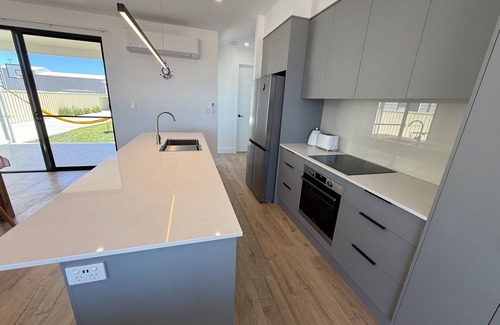 Yorke Peninsula Apartment | Zion on Yorkes-2 bedroom downstairs unit - Off peak special!