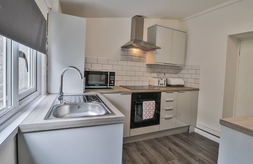 Trecynon House | Zip world~ BPW~ Sgwd Yr Eira