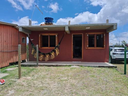 Ótima casa de praia a 2 quadras do mar