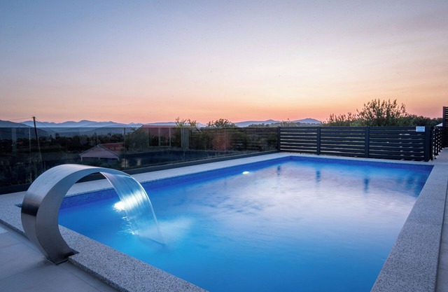 Šarmantna vila s prekrasnim pogledom i grijanim bazenom u blizini Međugorja