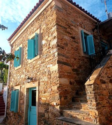 Λιθόκτιστη παραδοσιακή οικία