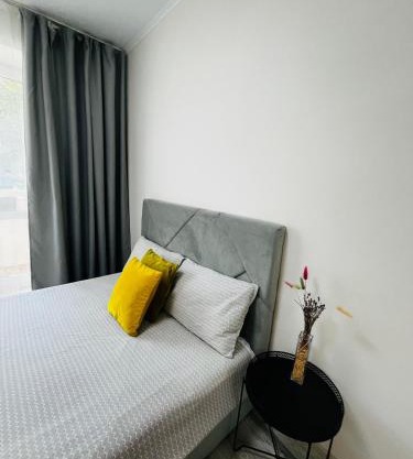 Апартаменти поряд дорослої і дитячої лікарні біля Миколайчука, Орлика