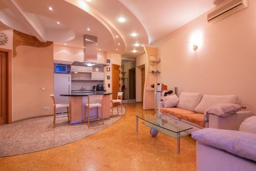 Апартаменти 3-кімнатні, метро Хрещатик