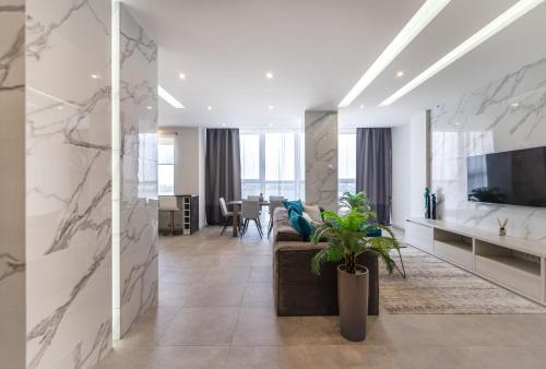 Апартаменты с двумя спальнями с завораживающим видом на Днепр возле Мост Сити