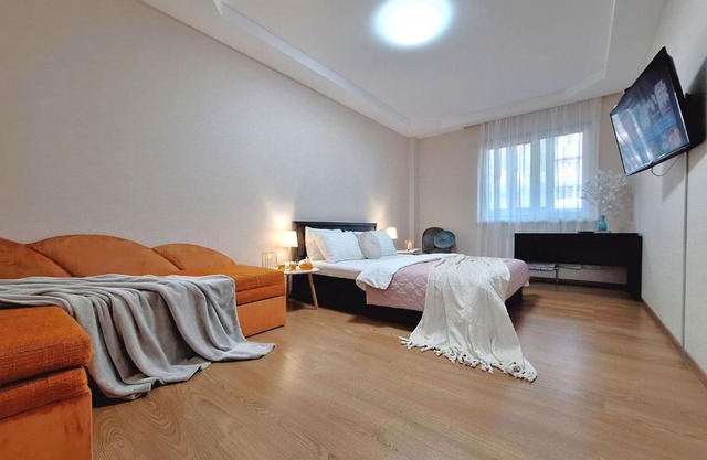 Велике ліжечко на Садовому. Мережа Alex Apartments. Цілодобове безконтактне заселення